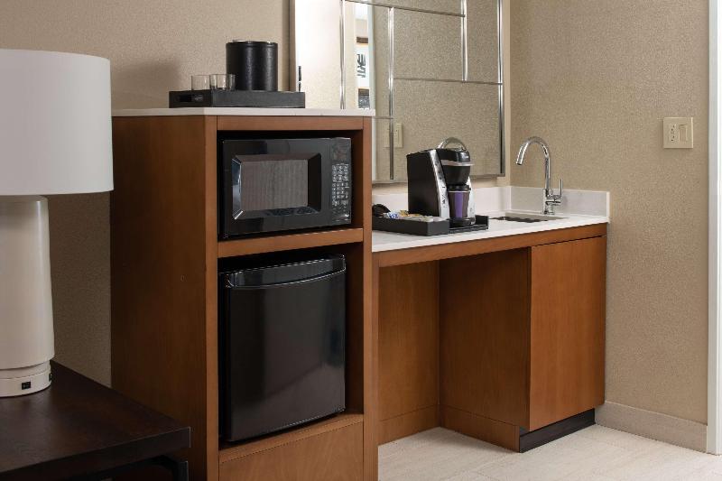 Люкс Кровать Кинг, Embassy Suites San Francisco Airport   South San Francisco