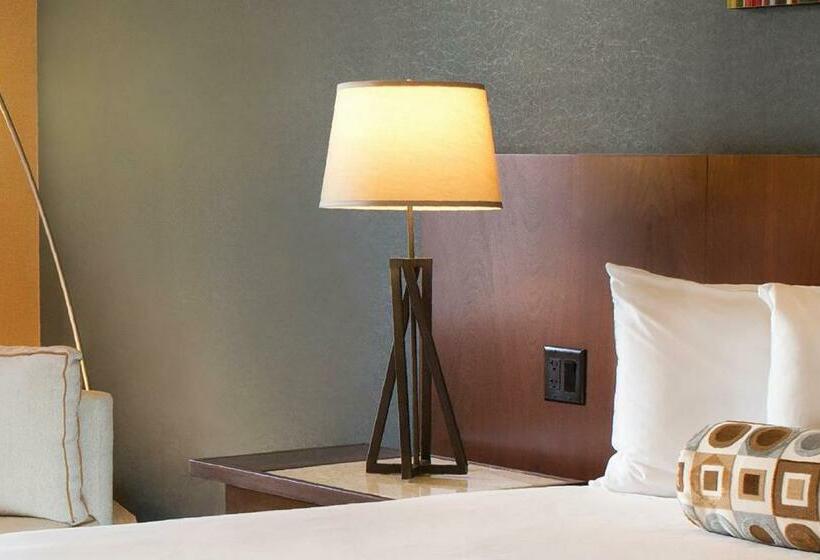 اتاق رویال, Excalibur Hotel & Casino