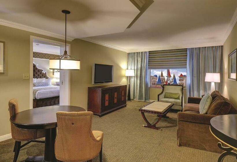 سوییت لوکس, Excalibur Hotel & Casino