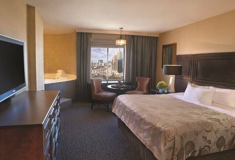 اتاق سوپریور با تخت بزرگ, Excalibur Hotel & Casino