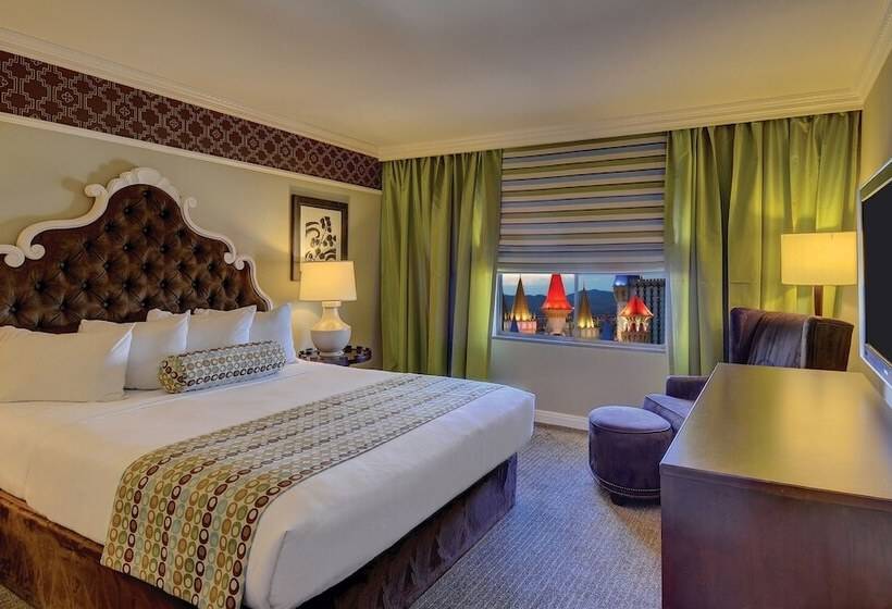 سوییت لوکس, Excalibur Hotel & Casino