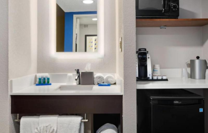 스탠다드 룸 킹사이즈 침대, Holiday Inn Express   Atlanta Kennesaw, An Ihg
