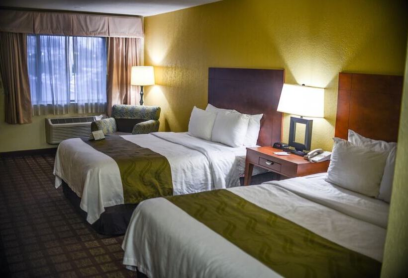 Номер Стандарт 2 Двуспальные Кровати, Quality Inn & Suites Northampton Amherst