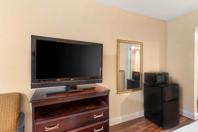 장애인을 위한 퀸사이즈 스탠다드 룸, Rodeway Inn Colonial Heights I95