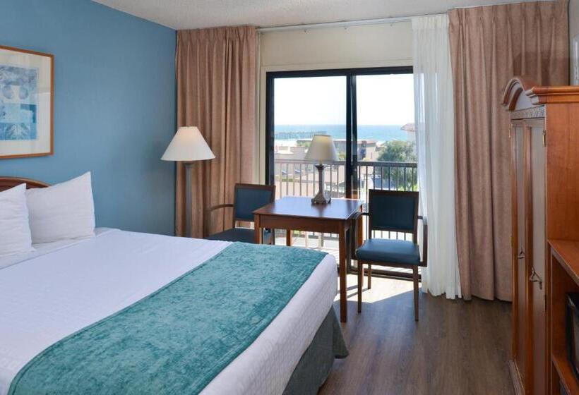 Номер Стандарт с Балконом, Edgewater Inn And Suites