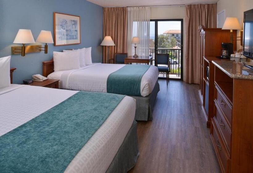Номер Стандарт с Балконом, Edgewater Inn And Suites