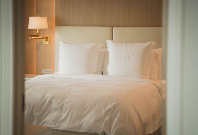 جناح لذوى الاحتياجات الخاصة, Four Seasons  Chicago