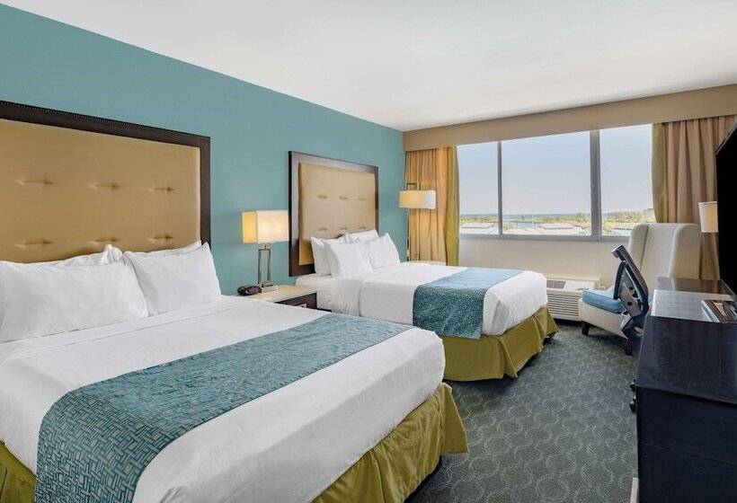 Номер Стандарт 2 Двуспальные Кровати, Wyndham Garden Kenosha Harborside