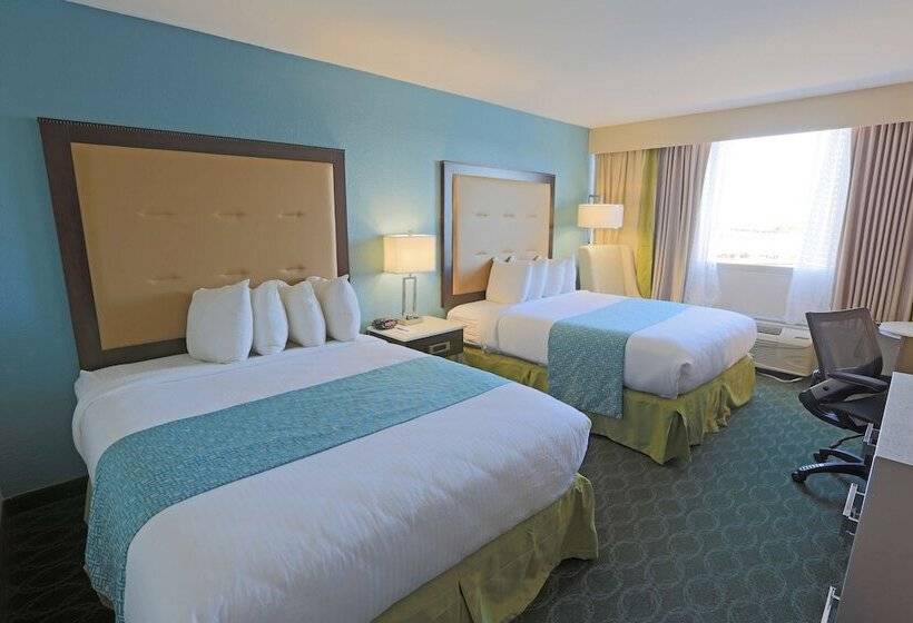 Номер Стандарт 2 Двуспальные Кровати, Wyndham Garden Kenosha Harborside