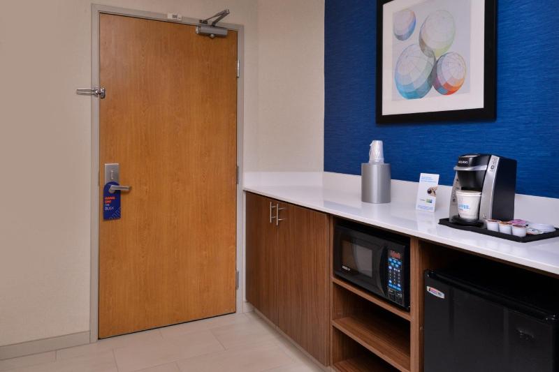 스위트 킹사이즈 침대, Holiday Inn Express Walnut Creek, An Ihg