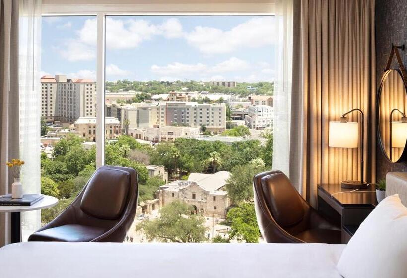 סוויטה, Hyatt Regency San Antonio Riverwalk