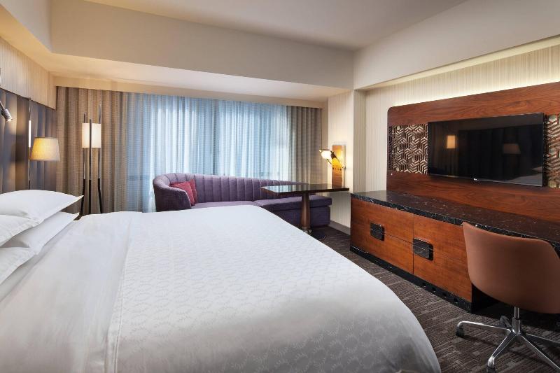 Номер Клуб Кровать Кинг, Sheraton Grand Los Angeles