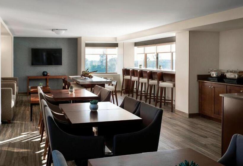 디럭스 룸 킹사이즈 침대, Fullerton Marriott At California State University