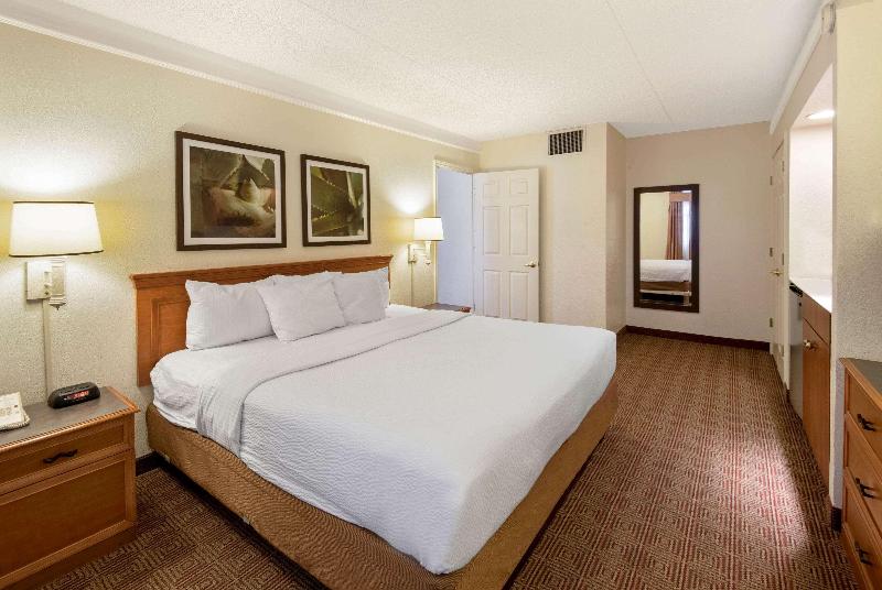 Suite Deluxe, La Quinta Inn By Wyndham San Antonio Market Square