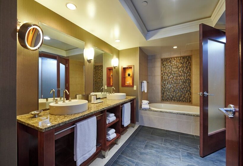 Люкс Кровать Кинг, Mount Airy Casino Resort   Adults Only 21 Plus