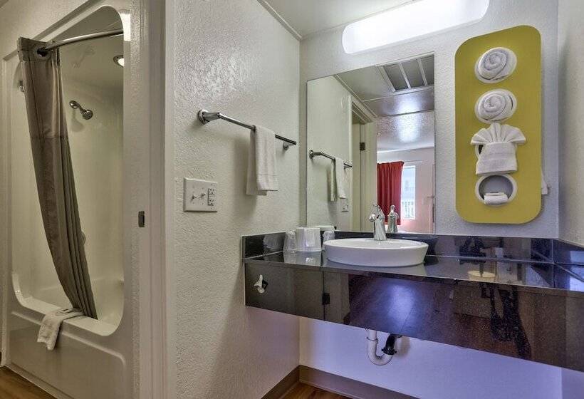 Номер Стандарт 2 Двуспальные Кровати, Motel 6 Flagstaff, Az   Butler