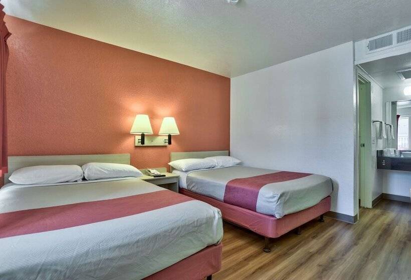 Номер Стандарт 2 Двуспальные Кровати, Motel 6 Flagstaff, Az   Butler