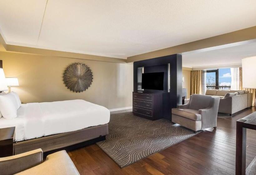 Suite King Size Bed, Sonesta Resort  Hilton Head Island