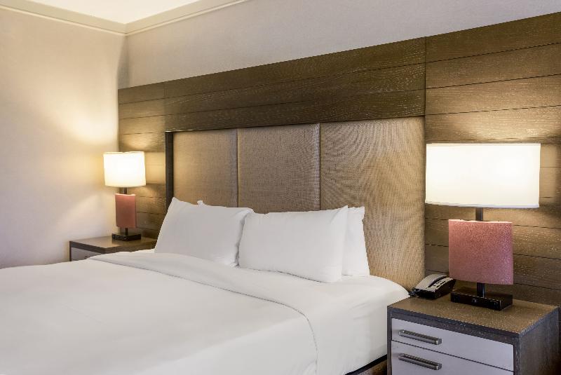 Standard Szoba King Size Bed, Sonesta Resort  Hilton Head Island