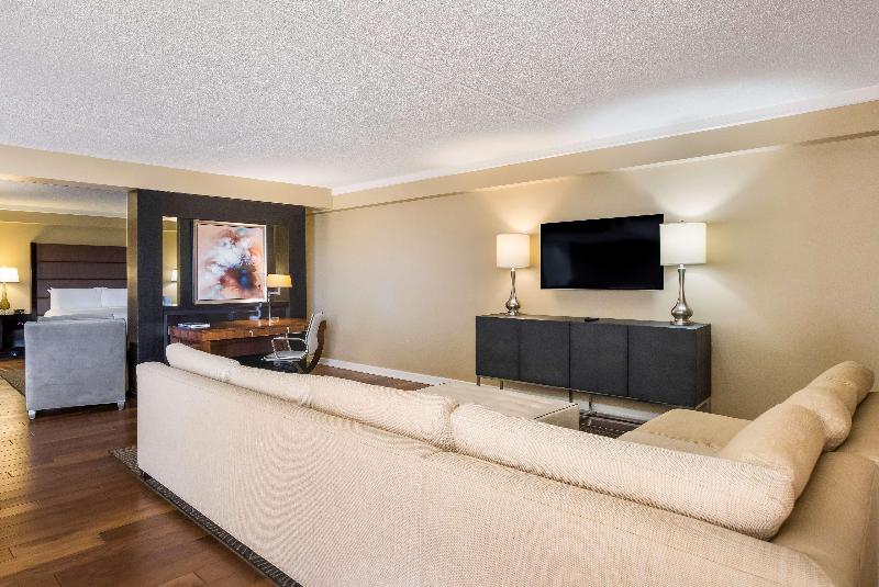 Suite King Size Bed, Sonesta Resort  Hilton Head Island