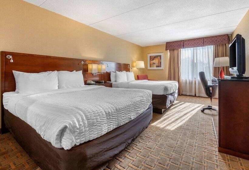 クイーンサイズベッドのスタンダードルーム, Clarion Hotel Conference Center On Lake Erie