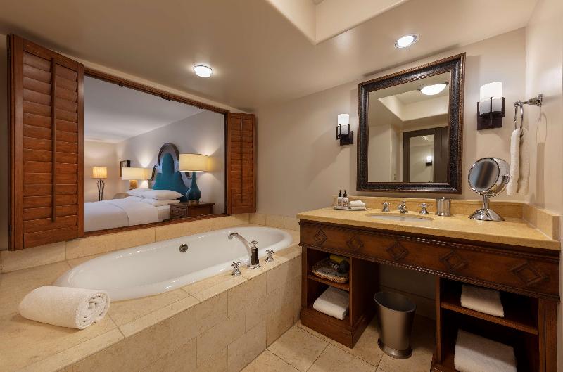 Люкс Кровать Кинг, Royal Palms Resort And Spa, Part Of Hyatt