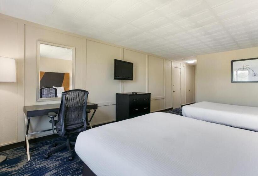 Номер Deluxe, Eisenhower Hotel And Conference Center