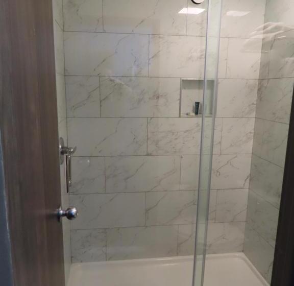 Четырехместный Номер Стандарт, St Charles Hotel Downtown Hudson