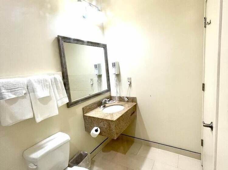 Номер Deluxe, Whitney Inn & Suites