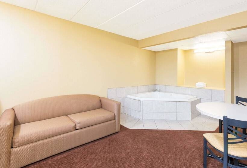 Люкс, Days Inn By Wyndham Hagerstown I 70