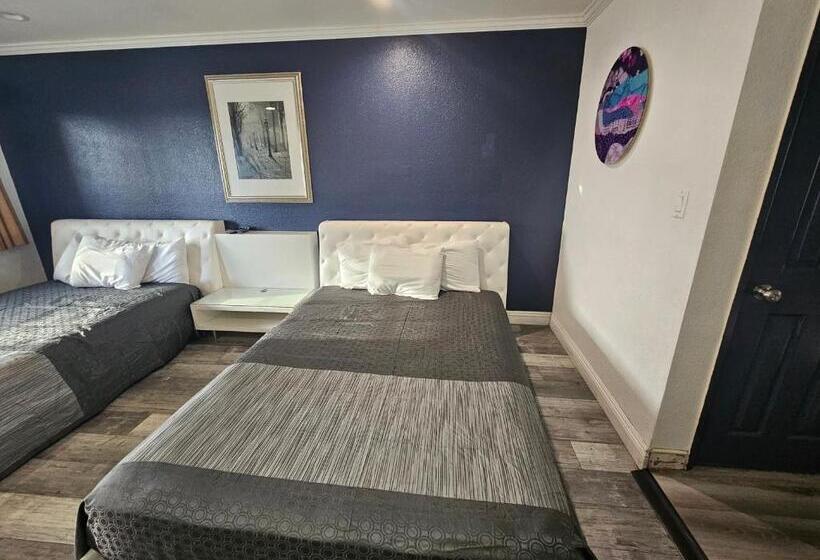 디럭스 룸, Flamingo Inn
