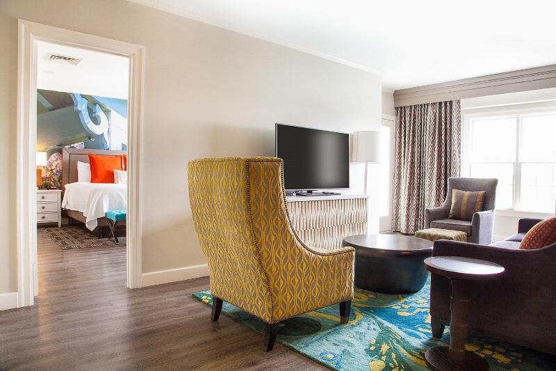 סוויטה נשיאותית, Indigo Atlanta Vinings, An Ihg