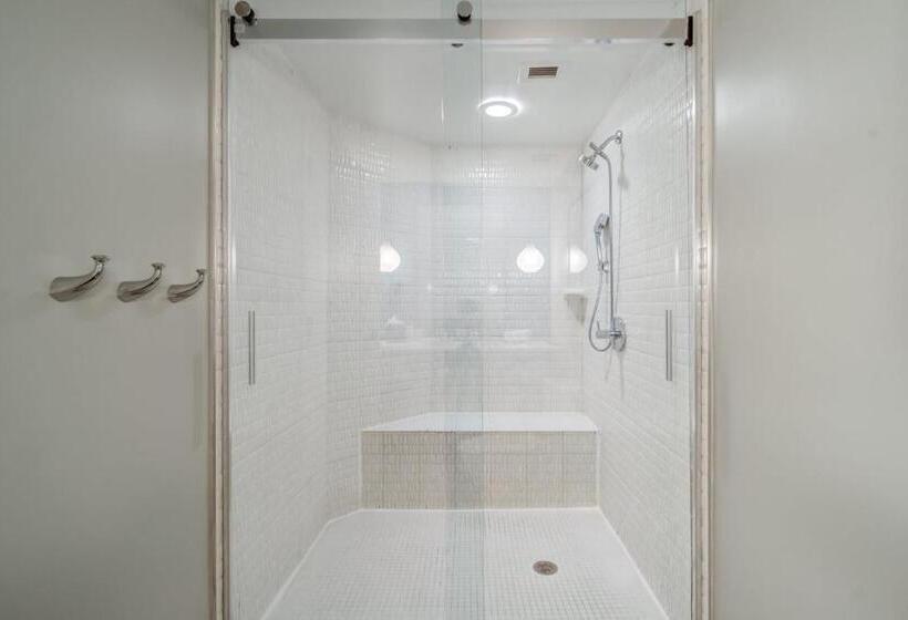 חדר סטנדרט מותאם לאדם עם מוגבלויות, Indigo Atlanta Vinings, An Ihg