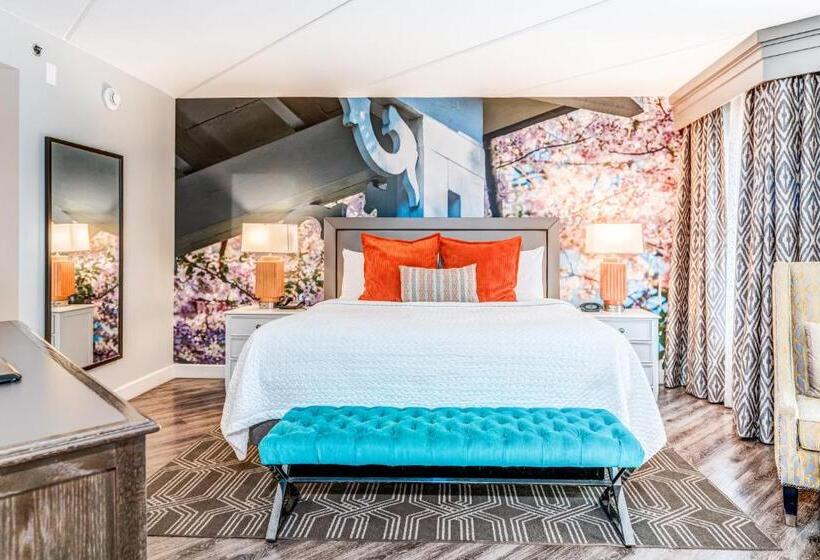 מיטת קינג בסוויטה, Indigo Atlanta Vinings, An Ihg