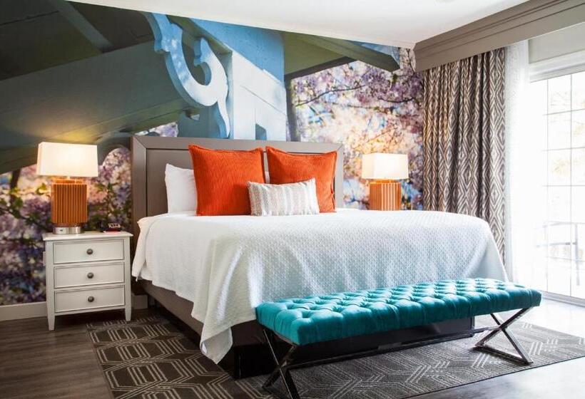 מיטת קינג בסוויטה, Indigo Atlanta Vinings, An Ihg