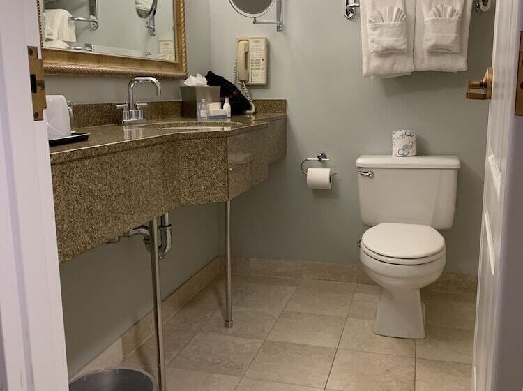 Номер Стандарт 2 Двуспальные Кровати, Water's Edge Resort & Spa