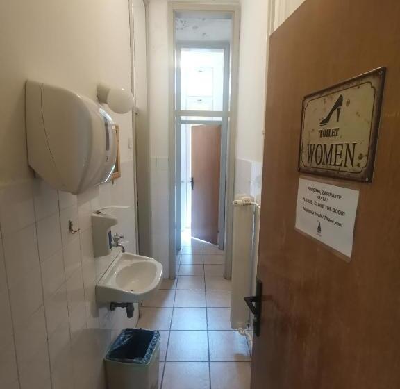 اتاق استاندارد چهارنفره با سرویس بهداشتی مشترک, Hostel Pod Voglom