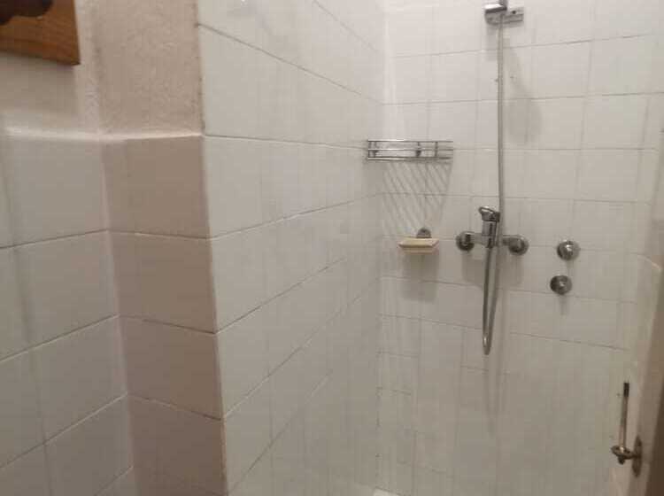 اتاق استاندارد چهارنفره با سرویس بهداشتی مشترک, Hostel Pod Voglom