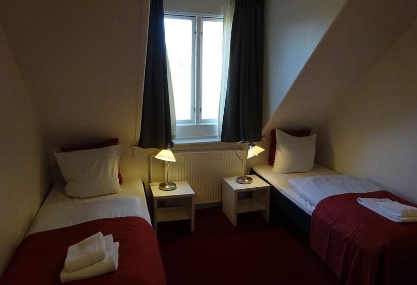 이코노미 룸 공용욕실, City Hotel Nebo