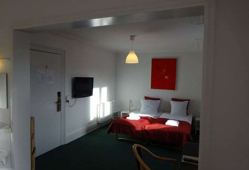 이코노미 쿼드러플룸(공용 화장실), City Hotel Nebo