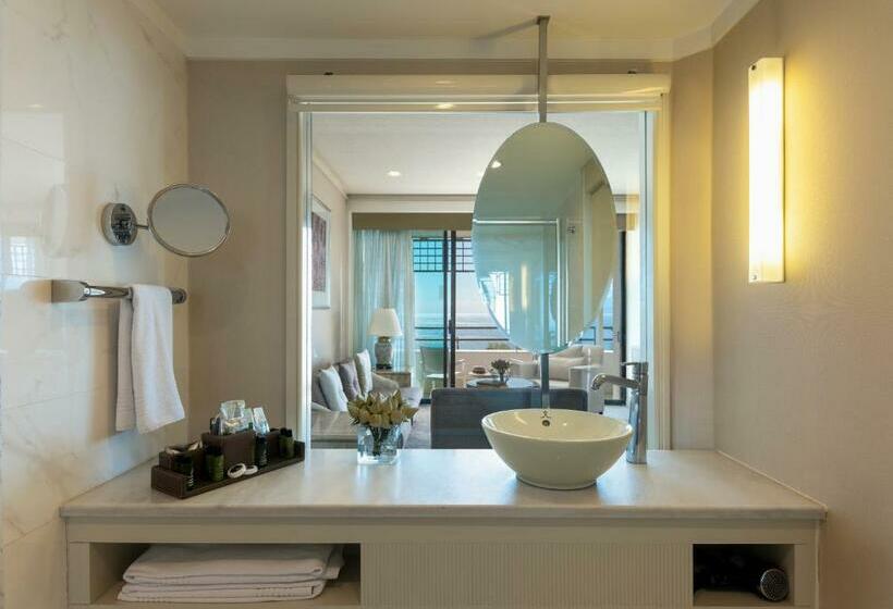 اتاق دلوکس با تخت کینگ و چشم‌انداز شهر, Rixos Downtown Antalya, The Land of Legends Access