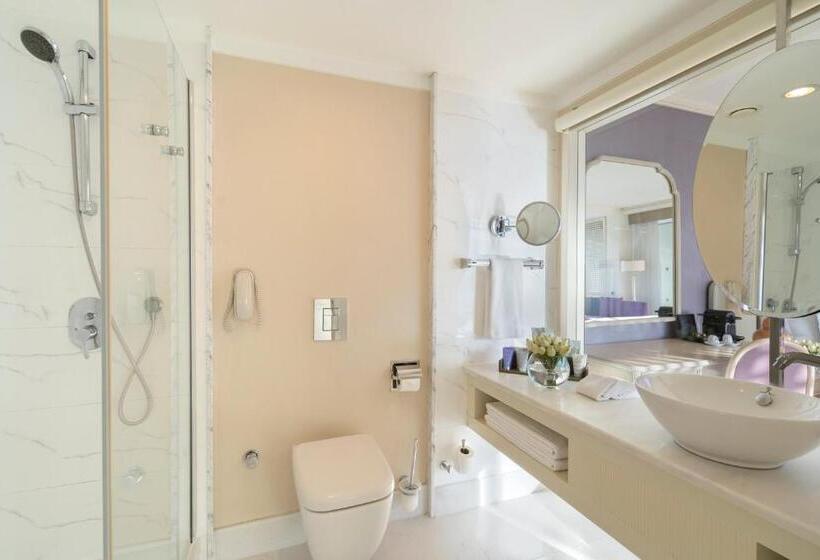 اتاق راحتی با چشم‌انداز دریا, Rixos Downtown Antalya, The Land of Legends Access