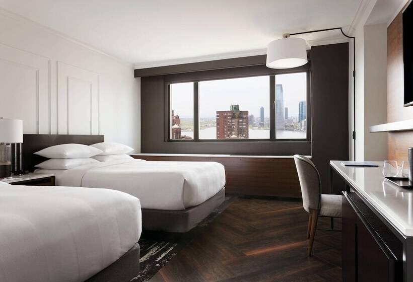 Deluxe room with river view, New York Marriott Downtown