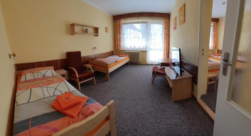 带阳台标准四人间, Poprad