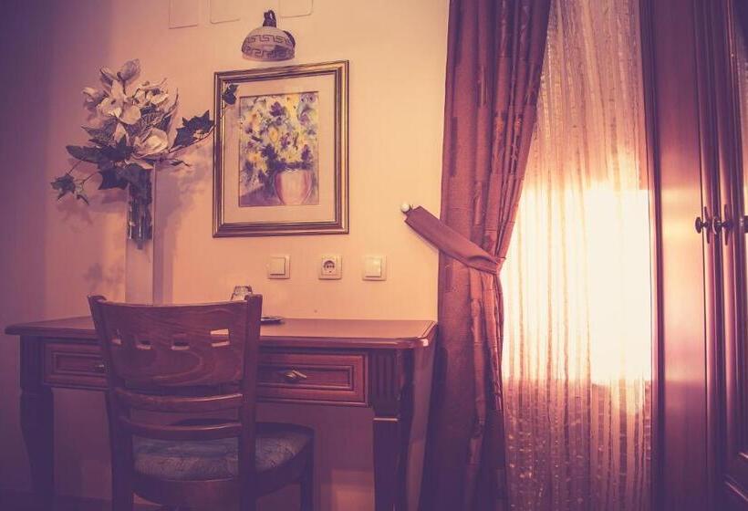 اتاق لوکس, Livadić