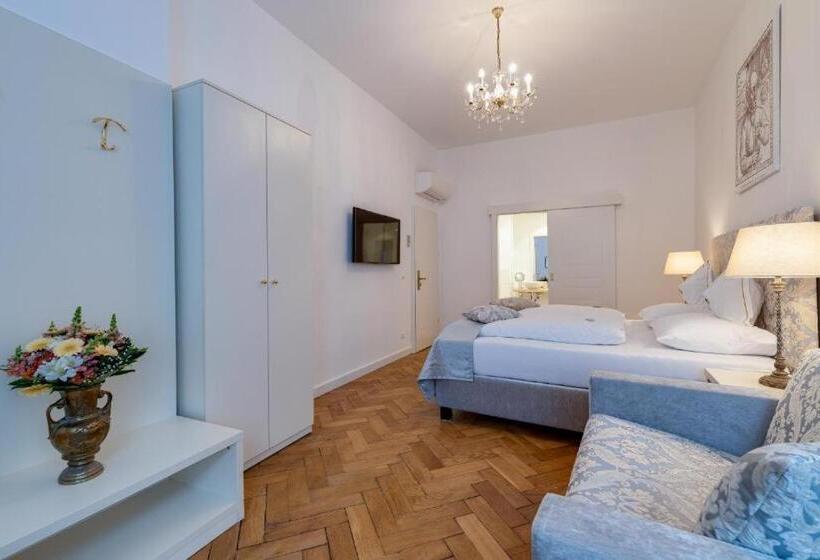 Номер Стандарт Трехместный, Boutique Hotel Goldenes Lamm
