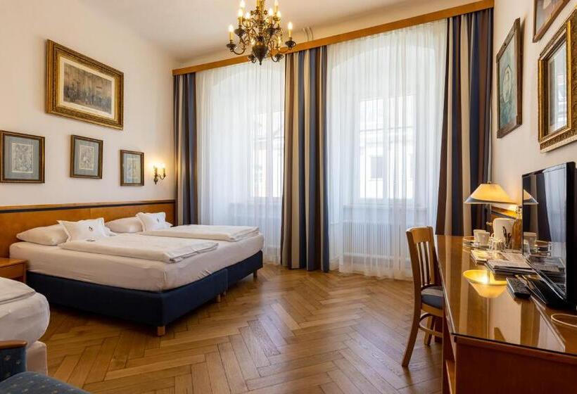 Номер Стандарт Трехместный, Boutique Hotel Goldenes Lamm