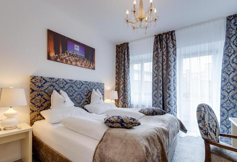 Номер Deluxe с Балконом, Boutique Hotel Goldenes Lamm
