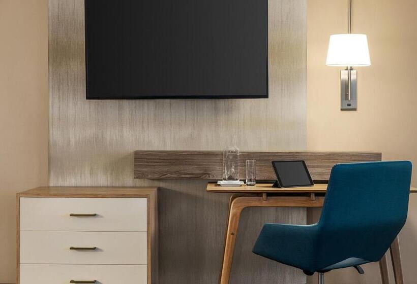 Номер Стандарт Кровать Кинг Адаптированный для Инвалидов, Crowne Plaza Cleveland At Playhouse Square, An Ihg
