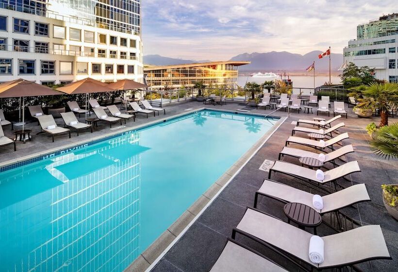 Номер Deluxe с Видом, Fairmont Waterfront